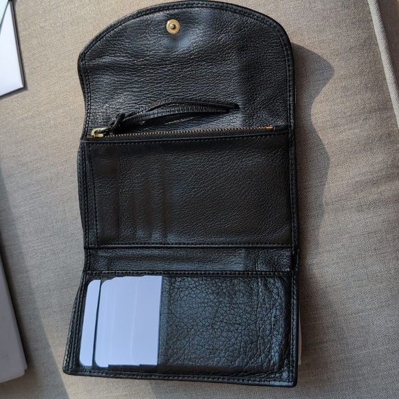 Chloe Black Leather And Gold Bow Wallet - Picture 7 of 12